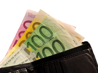 Τον χτύπησαν και του πήραν τα λεφτά