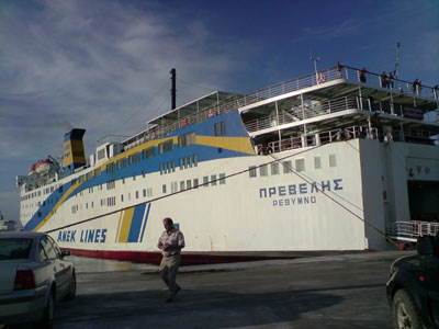 Προσέκρουσε ξανά σε προβλήτα το «Πρέβελης»