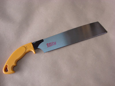 Επιτέθηκαν με πριόνι σε βενζινά