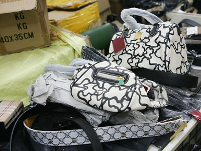 Εντόπισαν αποθήκες με προϊόντα – μαϊμού στην Αθήνα