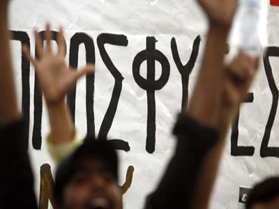 Μόνο τσάι πίνουν τα παιδιά στο Κέντρο Υποδοχής Προσφύγων Λαυρίου