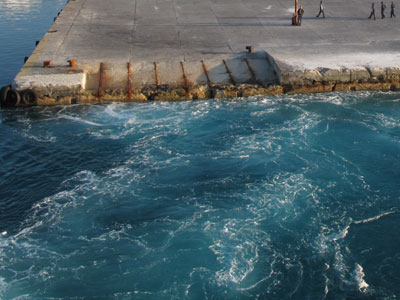 Συνελήφθη ο δράστης που έριξε στη θάλασσα μια ηλικιωμένη γυναίκα