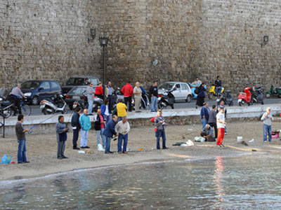 Φρενίτιδα ψαρέματος για τις τσιπούρες που δραπέτευσαν!