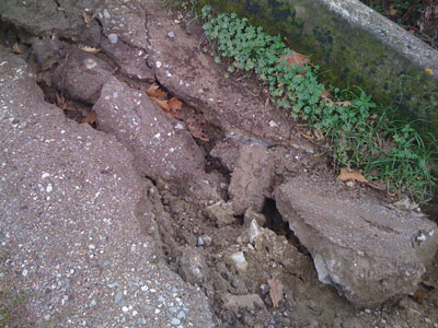 Το γεφύρι «έκοψε» το χωριό στα δύο