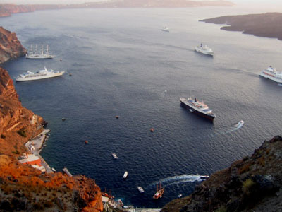 Τα πήρε και τα σήκωσε το κύμα