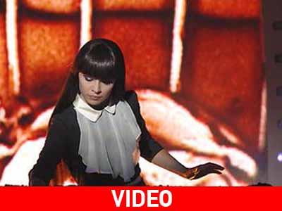 13.000.000 Ουκρανοί την είδαν να ζωγραφίζει στην άμμο 13.000.000 Ουκρανοί την είδαν να ζωγραφίζει στην άμμο