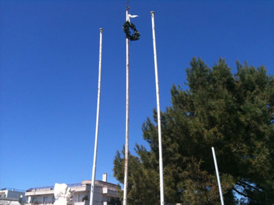 Ανέβασαν στον ιστό το στεφάνι