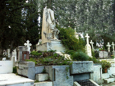 Δεν ενταφιάζουν τη στάχτη Πατρινού που θέλησε να αποτεφρωθεί