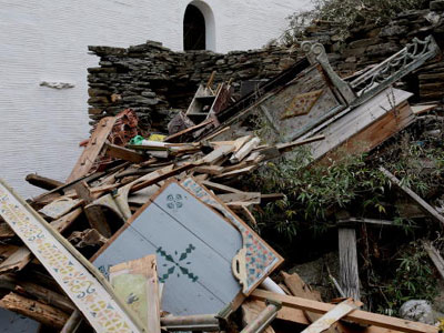 Πέταξαν το χειροποίητο τέμπλο