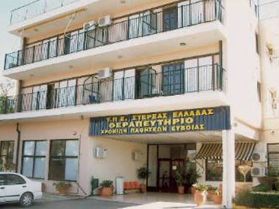 Μια τραπεζοκόμος ταΐζει  86 ασθενείς