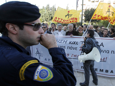 Μικροεπεισόδια έξω από το Χίλτον λόγω τρόικας