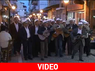 Καντάδες και τραγούδια γέμισαν οι δρόμοι της Αλεξανδρούπολης