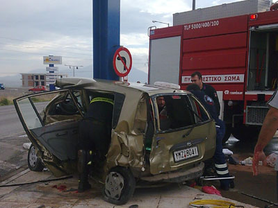 Μια νεκρή από σύγκρουση ασθενοφόρου με Ι.Χ.