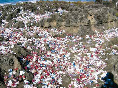 Γέμισε η ακτή τσιγάρα