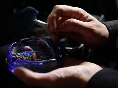 Βαρύγδουπες δηλώσεις και αστείες αντιδράσεις υπέρ του καπνίσματος