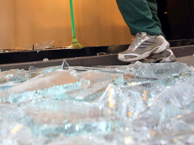 «Μπήκαν» στην τράπεζα με το Ι.Χ.