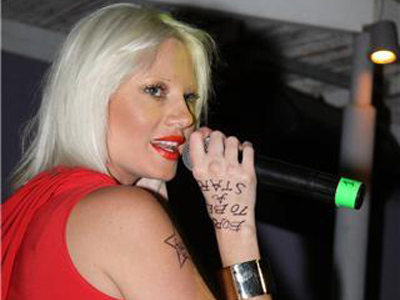 Οι γυναίκες θαυμάζουν την Τζούλια!