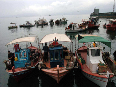 Ο Μαλιακός συνεχίζει να μολύνεται, ο νομάρχης μείωσε τα πρόστιμα λόγω εκλογών