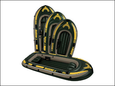 Έφτασαν στα χωρικά μας ύδατα με παιδικές βάρκες