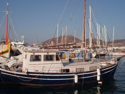 Αλιευτικό προσάραξε σε βραχονησίδες