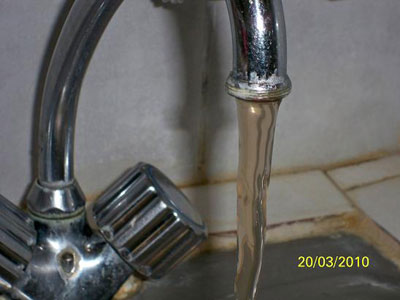 Νερό σκέτη λάσπη