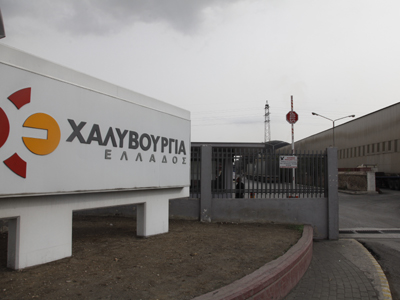 Τέσσερις τραυματίες από φωτιά στη Χαλυβουργία Ελλάδος