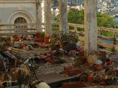 Καθαρίζουν το Ξενία της Σάμου