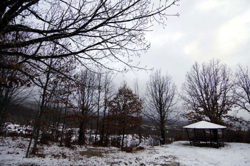 Τα πρώτα χιόνια «έντυσαν» τα βουνά των Ιωαννίνων