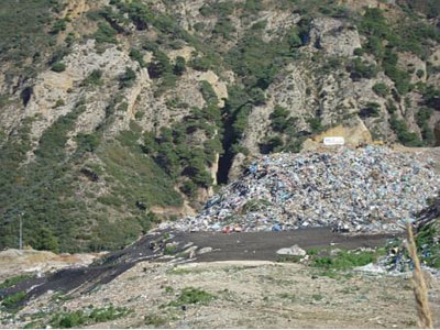 Ανεξέλεγκτη διάθεση απορριμμάτων στον Ξερόλακκα της Πάτρας