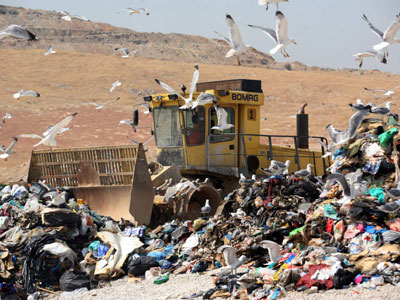 Στην Πάτρα 48 ώρες παρέα με τα σκουπίδια