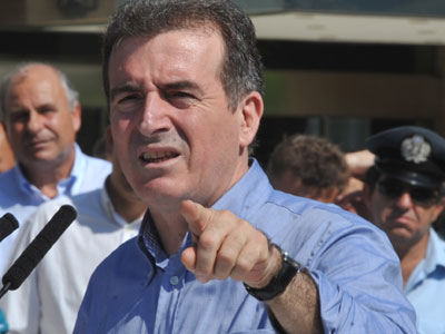 Κόβει επιδόματα ο Χρυσοχοΐδης