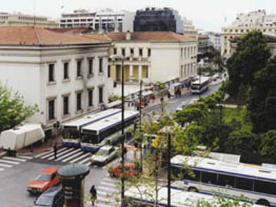 Ένταση έξω από το Πανεπιστήμιο στην Ακαδημίας