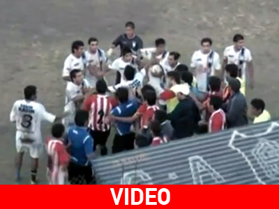 Πράξη απίστευτης βαρβαρότητας μπροστά σε χιλιάδες φιλάθλων Πράξη απίστευτης βαρβαρότητας μπροστά σε χιλιάδες φιλάθλων