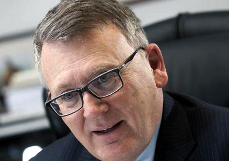 Σμιτ: Η Μέρκελ λαϊκίζει, χρειαζόμαστε ανάπτυξη