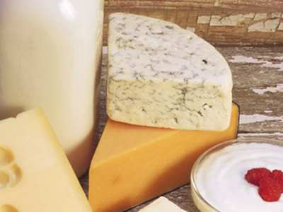 Αλλοιωμένα γαλακτοκομικά στα ράφια σούπερ μάρκετ Αλλοιωμένα γαλακτοκομικά στα ράφια σούπερ μάρκετ