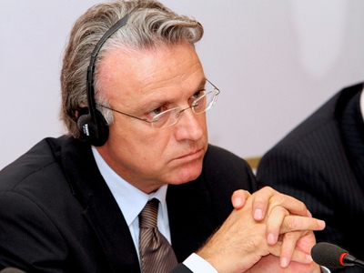 Το θέατρο συνεχίζεται…