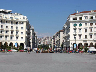 Θεσσαλονίκη: Νέα επιχείρηση απομάκρυνσης παράνομων τραπεζοκαθισμάτων