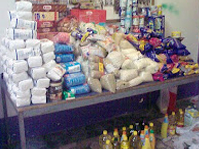 Διανομή τροφίμων σε άπορες οικογένειες