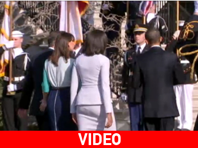 Ξέφυγε το… χεράκι της κ. Κάμερον!