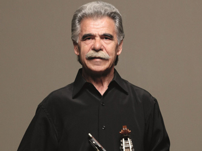 Ο Βασίλης Σκουλάς στο Γυάλινο Μουσικό Θέατρο