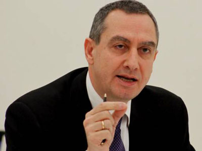 «Πυρά» Μιχελάκη κατά Παπανδρέου