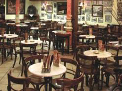 Καφενείο στο στόχαστρό τους