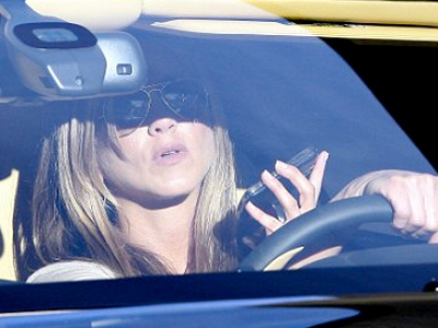 Πού πας Jennifer με το κινητό;