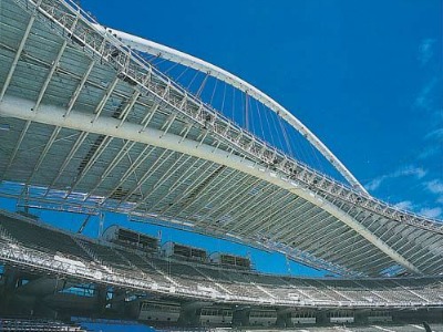 Στα αυθαίρετα η στέγη Καλατράβα!