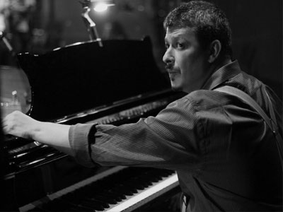 Δημήτρης Καλαντζής: «Τρόποι & Διαθέσεις»