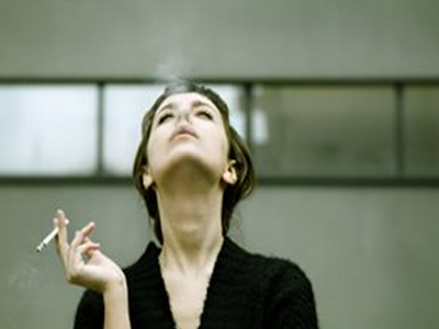 Συχνότερες οι απουσίες των καπνιστών από τη δουλειά τους