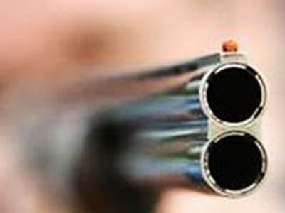 Πήρε την καραμπίνα και…