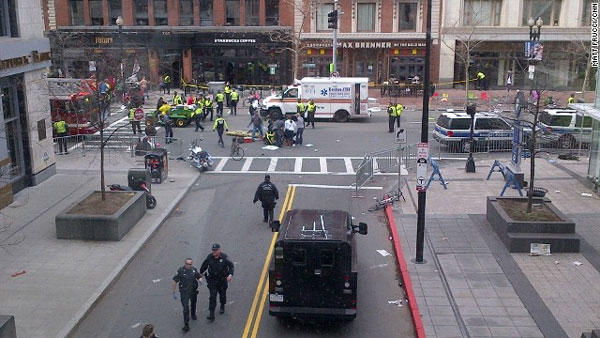 Σκηνές πανικού εκτυλίχθηκαν μετά τις εκρήξεις