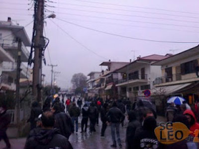 Εκτονώθηκε η κατάσταση στην Ιερισσό – Σε κλούβα της ΕΛ.ΑΣ. οι προσαχθέντες κάτοικοι