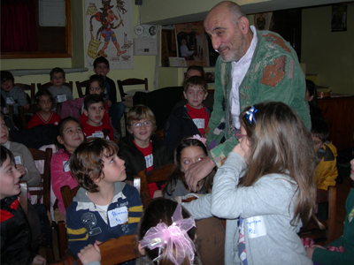 Τρελό καρναβάλι του Καραγκιόζη στην Πλάκα